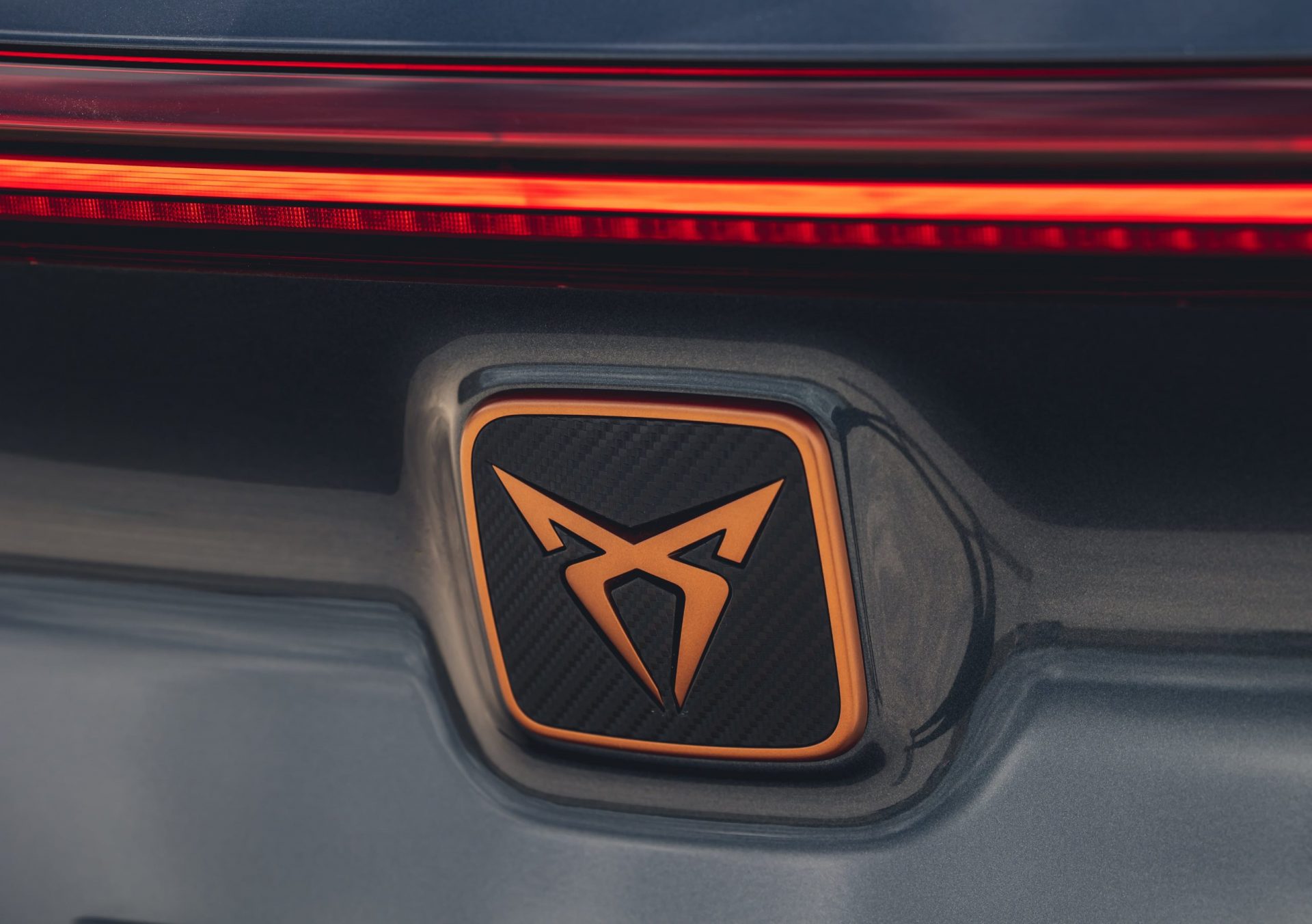 logo cupra diseño